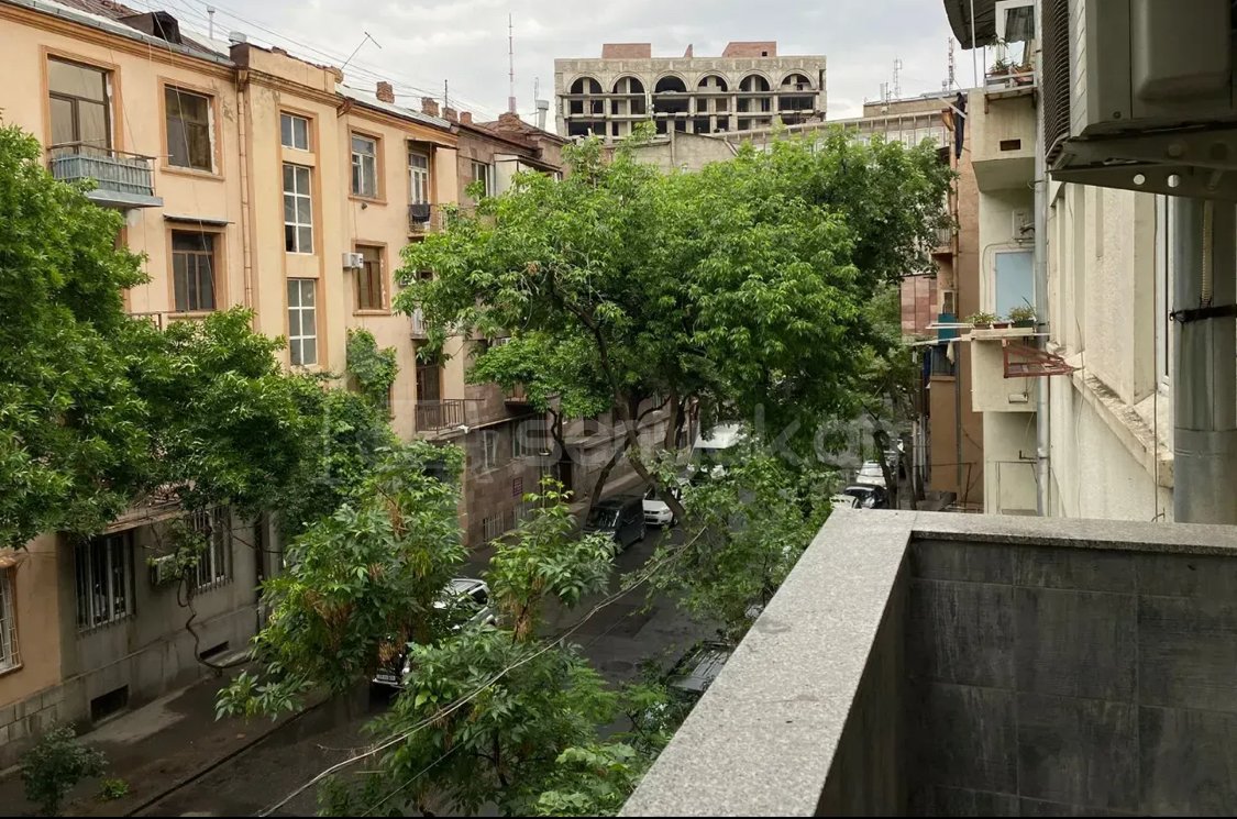 3 Սենյականոց Բնակարան Քարե Շենքում, 83քմ, 3/4 հարկ, Կապիտալ Վերանորոգված, Կահավորված