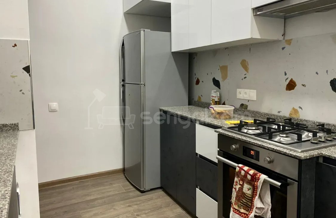 3 Սենյականոց Բնակարան Քարե Շենքում, 83քմ, 3/4 հարկ, Կապիտալ Վերանորոգված, Կահավորված