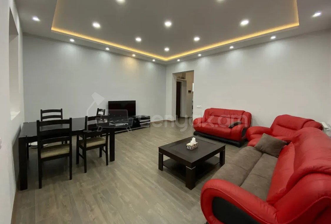 3 Սենյականոց Բնակարան Քարե Շենքում, 83քմ, 3/4 հարկ, Կապիտալ Վերանորոգված, Կահավորված