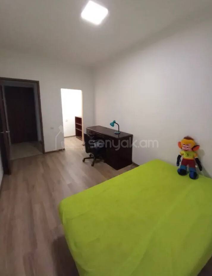 4 Սենյականոց Բնակարան Քարե Շենքում, 110քմ, 1/5 հարկ, Կապիտալ Վերանորոգված, Կահավորված