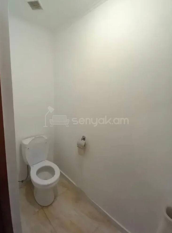 4 Սենյականոց Բնակարան Քարե Շենքում, 110քմ, 1/5 հարկ, Կապիտալ Վերանորոգված, Կահավորված