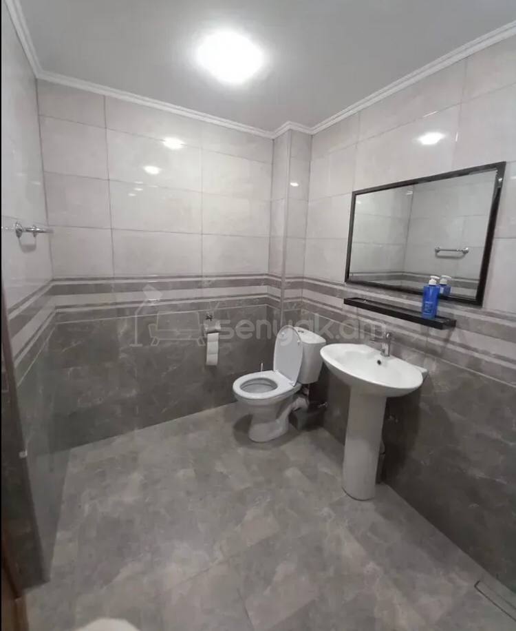 4 Սենյականոց Բնակարան Քարե Շենքում, 110քմ, 1/5 հարկ, Կապիտալ Վերանորոգված, Կահավորված