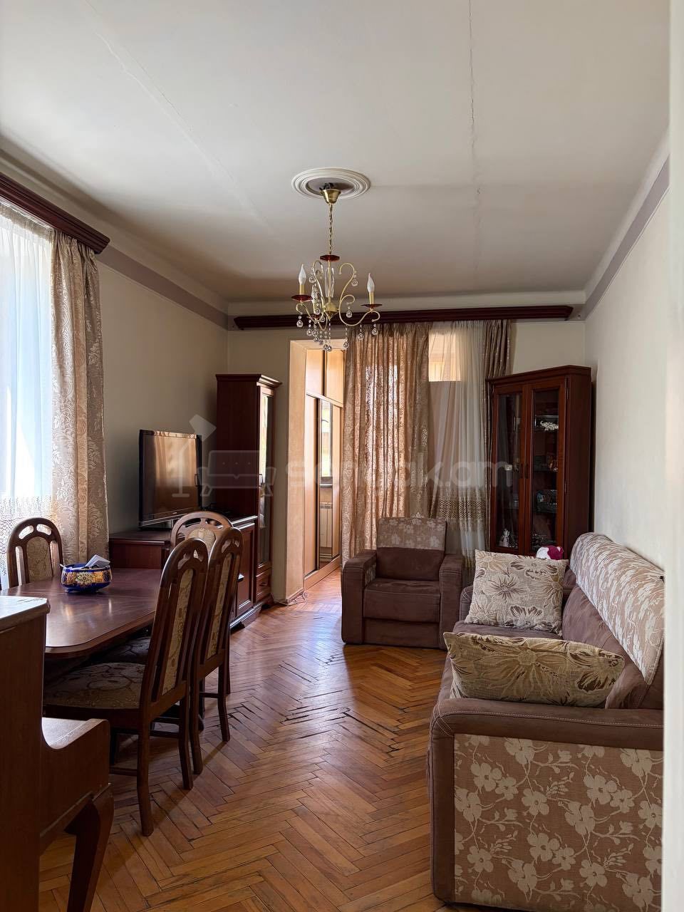 3 Սենյականոց Բնակարան Քարե Շենքում, 60քմ, 3/5 հարկ, Նորմալ Վիճակում