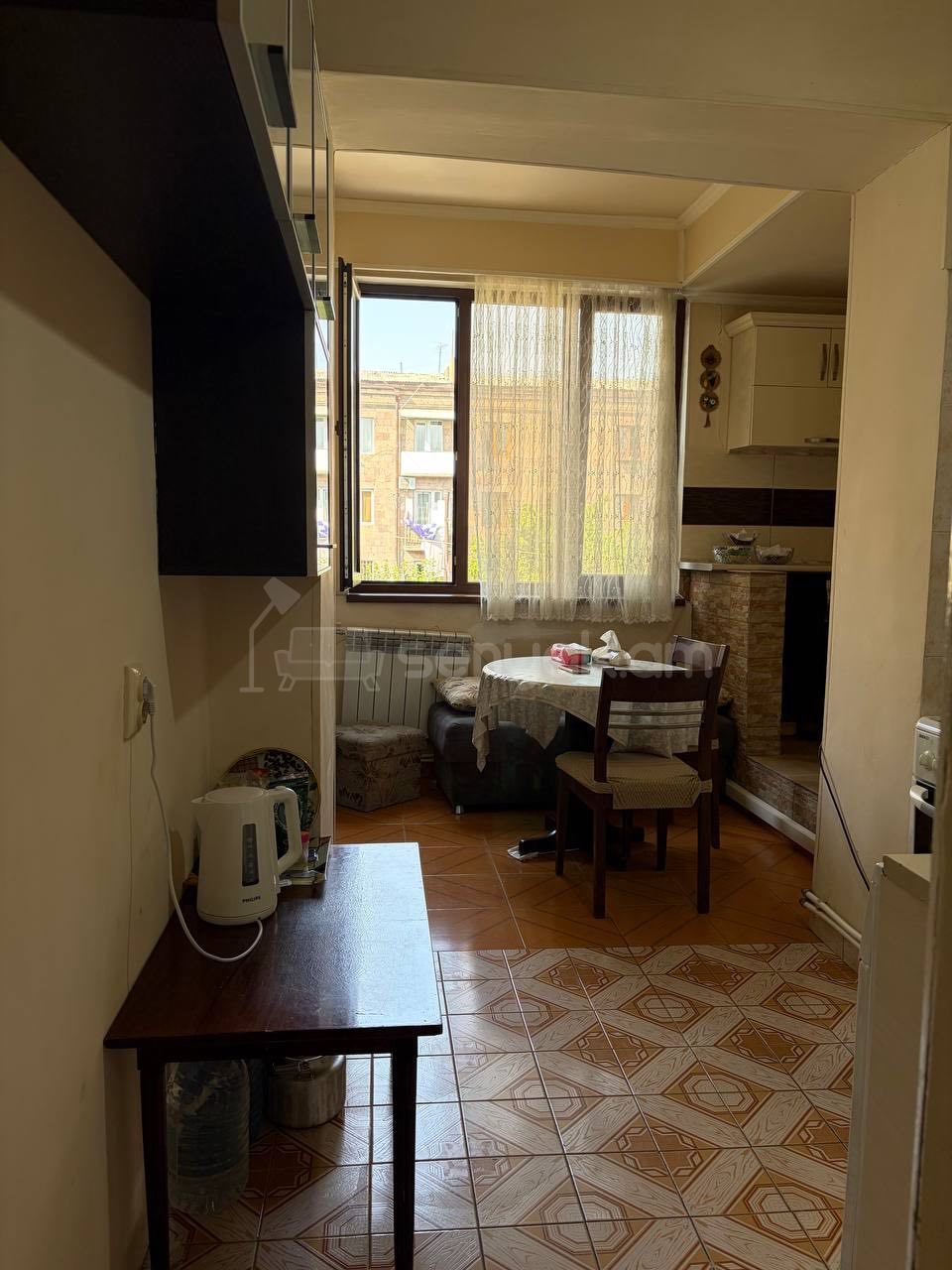 3 Սենյականոց Բնակարան Քարե Շենքում, 60քմ, 3/5 հարկ, Նորմալ Վիճակում