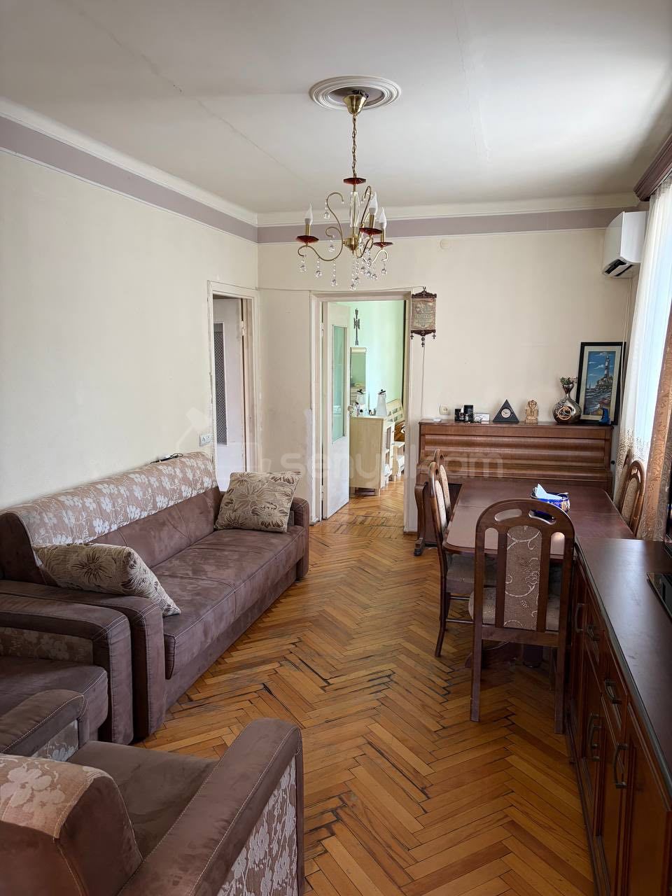 3 Սենյականոց Բնակարան Քարե Շենքում, 60քմ, 3/5 հարկ, Նորմալ Վիճակում