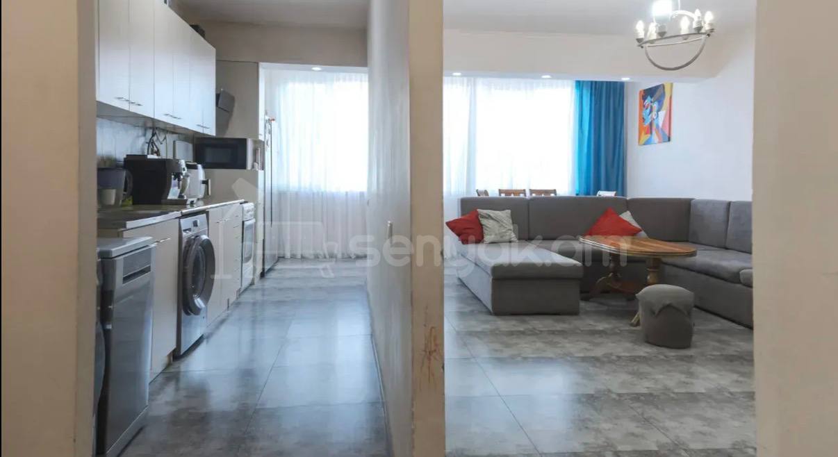 4 Սենյականոց Բնակարան Քարե Շենքում, 93քմ, 4/5 հարկ, Կապիտալ Վերանորոգված
