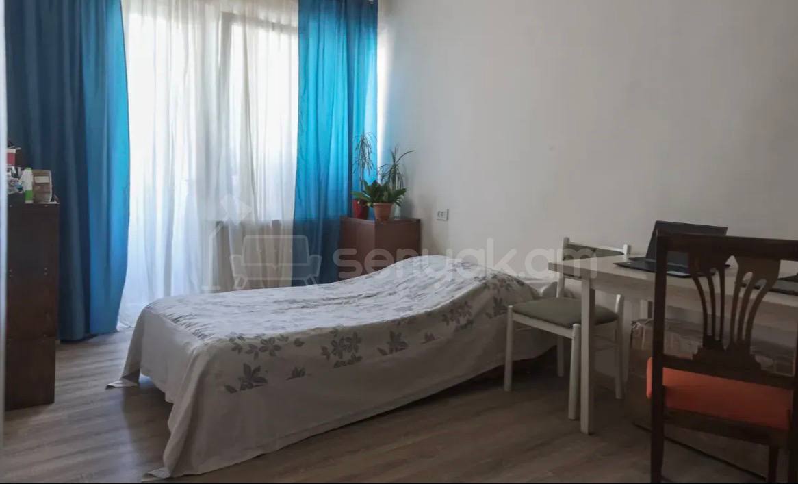 4 Սենյականոց Բնակարան Քարե Շենքում, 93քմ, 4/5 հարկ, Կապիտալ Վերանորոգված
