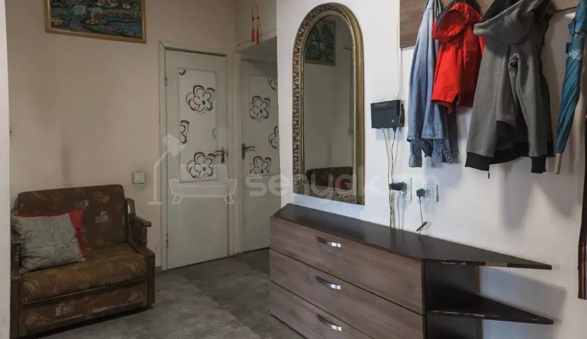 4 Սենյականոց Բնակարան Քարե Շենքում, 93քմ, 4/5 հարկ, Կապիտալ Վերանորոգված