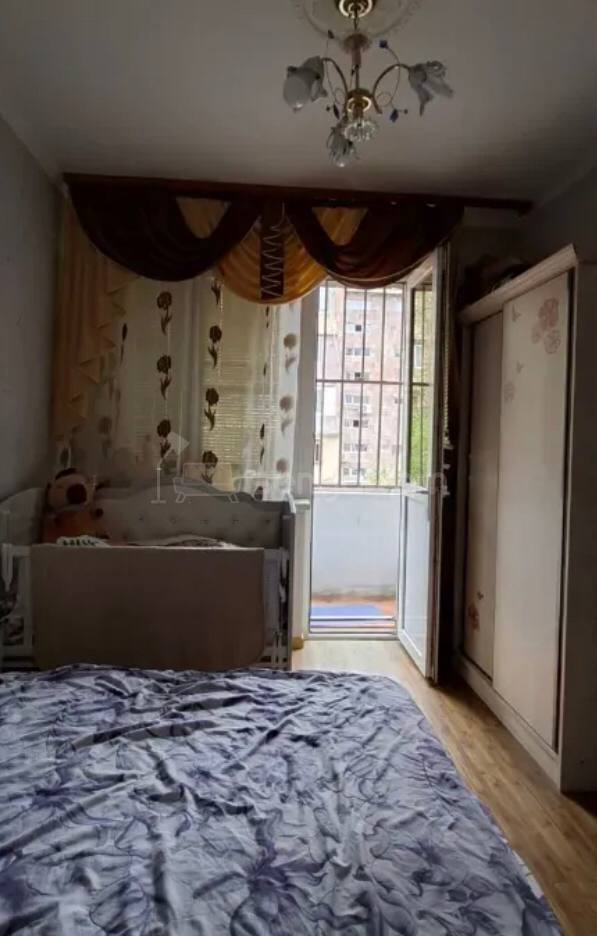 3 Սենյականոց Բնակարան Քարե Շենքում, 80քմ, 2/5 հարկ, Կոսմետիկ Վերանորոգված, Կահավորված