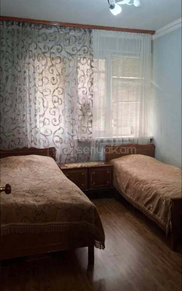 3 Սենյականոց Բնակարան Քարե Շենքում, 80քմ, 2/5 հարկ, Կոսմետիկ Վերանորոգված, Կահավորված