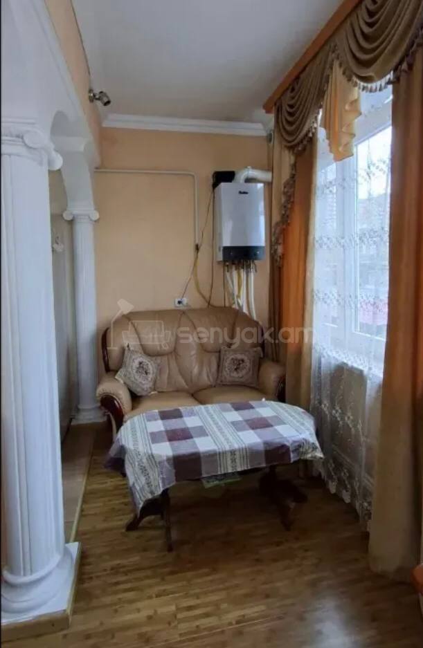 3 Սենյականոց Բնակարան Քարե Շենքում, 80քմ, 2/5 հարկ, Կոսմետիկ Վերանորոգված, Կահավորված