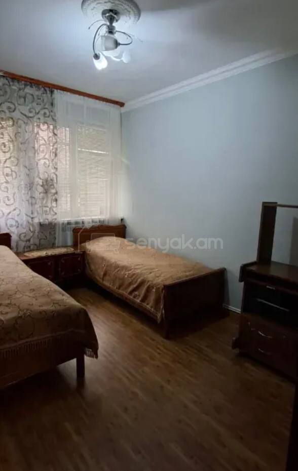 3 Սենյականոց Բնակարան Քարե Շենքում, 80քմ, 2/5 հարկ, Կոսմետիկ Վերանորոգված, Կահավորված