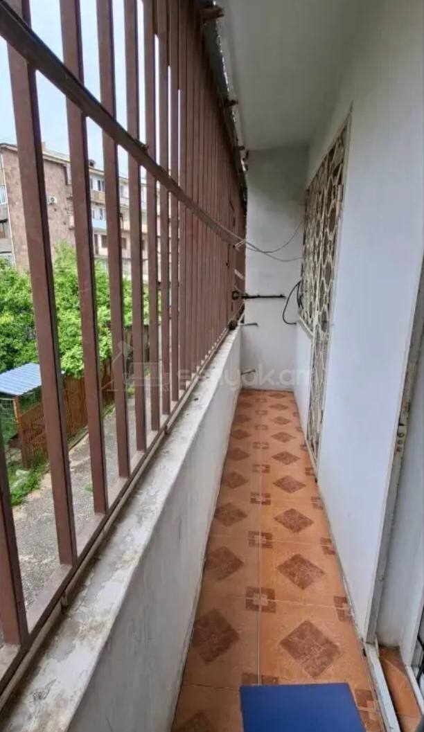 3 Սենյականոց Բնակարան Քարե Շենքում, 80քմ, 2/5 հարկ, Կոսմետիկ Վերանորոգված, Կահավորված