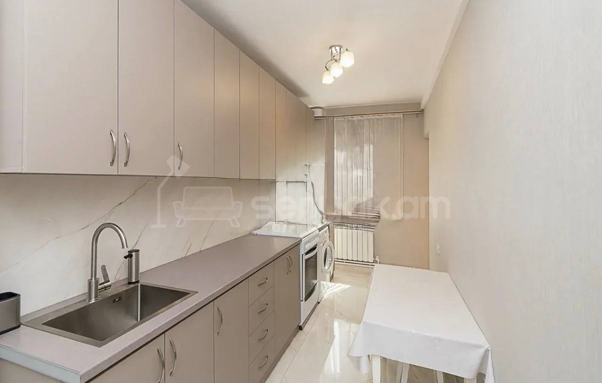 4 Սենյականոց Բնակարան, 90քմ, 3/9 հարկ, Կապիտալ Վերանորոգված, Կահավորված