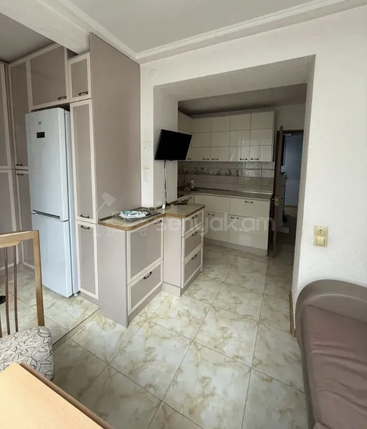2 Սենյականոց Բնակարան Քարե Շենքում, 46քմ, 2/4 հարկ, Կապիտալ Վերանորոգված