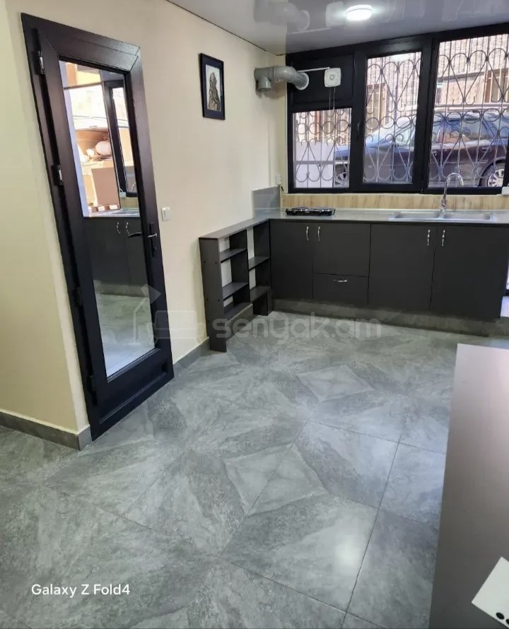 3 Սենյականոց Բնակարան Քարե Շենքում, 68քմ, 3/4 հարկ, Կապիտալ Վերանորոգված, Կահավորված, Արևկող