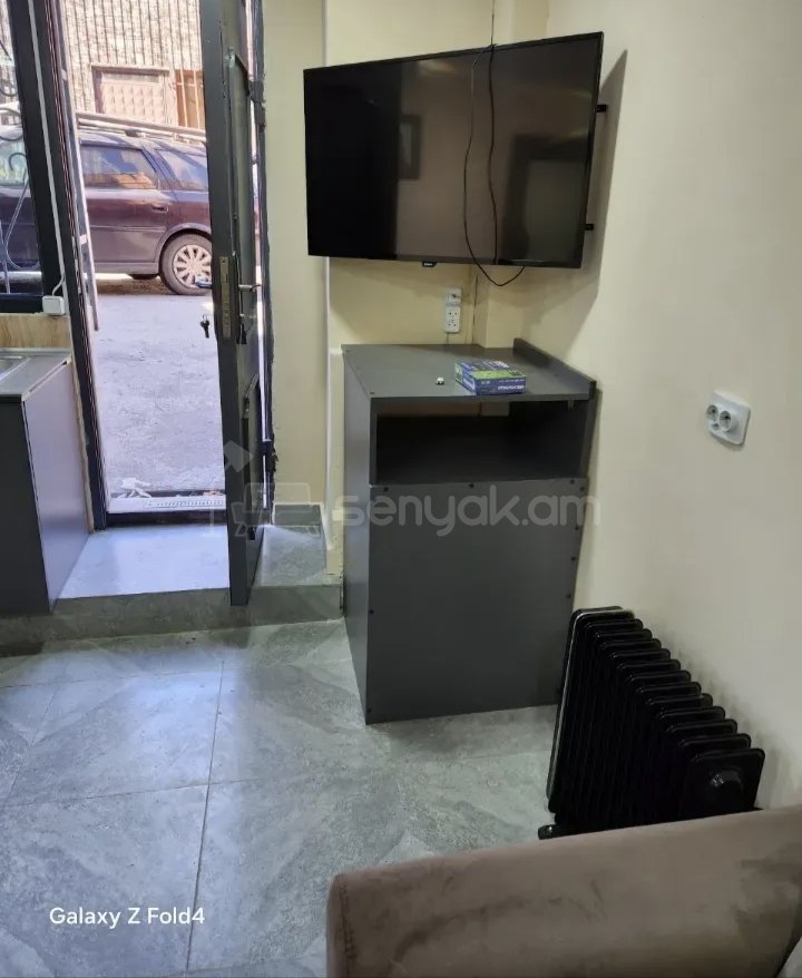 3 Սենյականոց Բնակարան Քարե Շենքում, 68քմ, 3/4 հարկ, Կապիտալ Վերանորոգված, Կահավորված, Արևկող