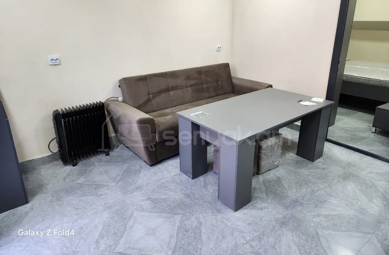 3 Սենյականոց Բնակարան Քարե Շենքում, 68քմ, 3/4 հարկ, Կապիտալ Վերանորոգված, Կահավորված, Արևկող