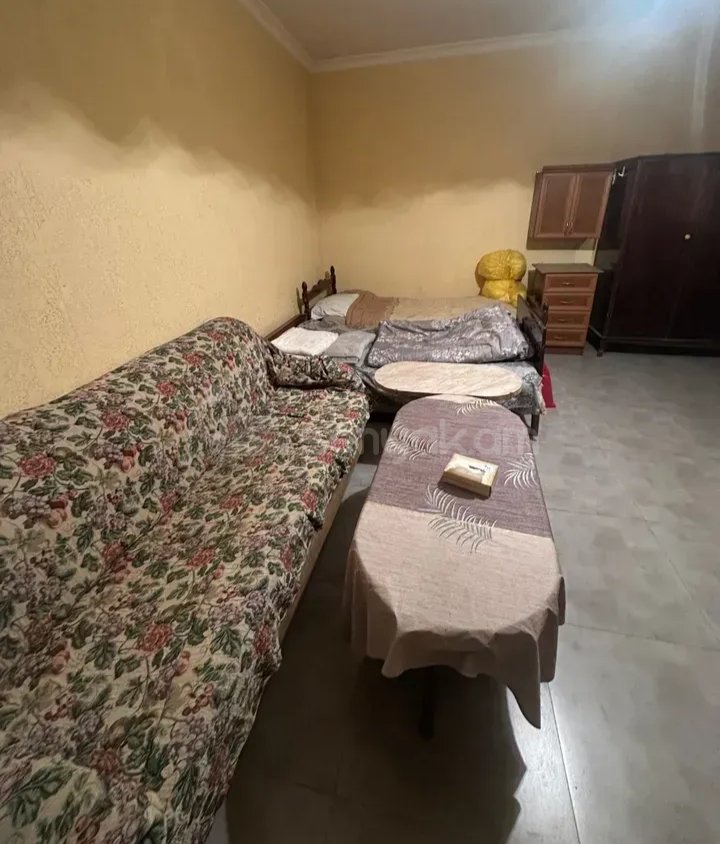 1 Սենյականոց Բնակարան Քարե Շենքում, 30քմ, 1/1 հարկ, Նորմալ Վիճակում, Կահավորված