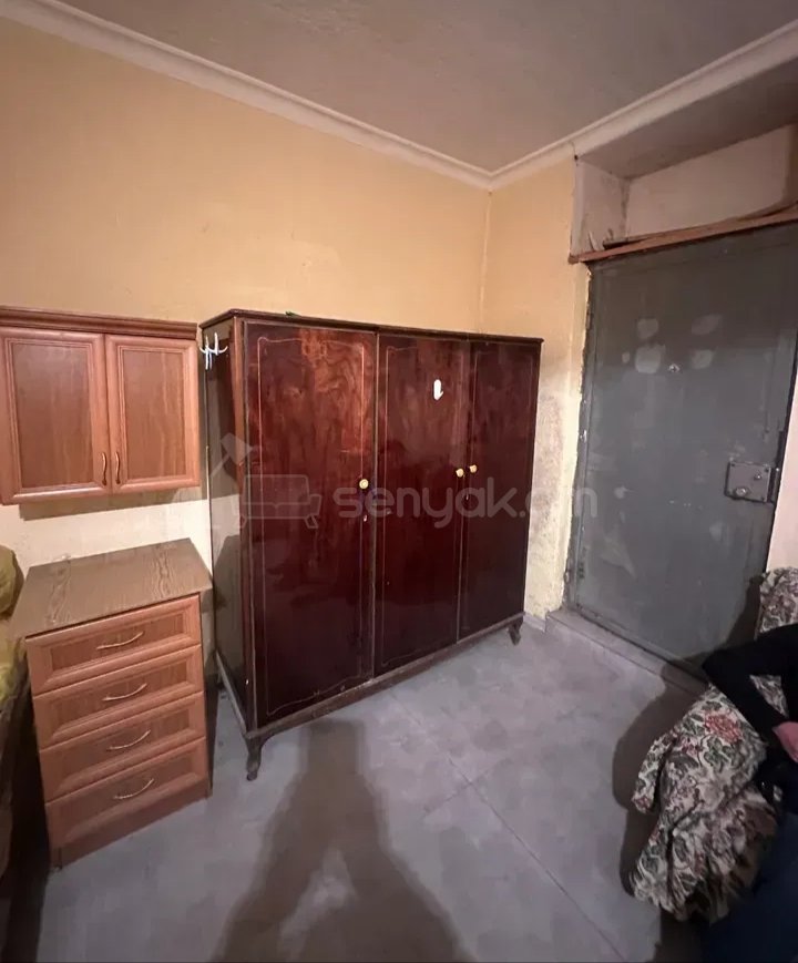 1 Սենյականոց Բնակարան Քարե Շենքում, 30քմ, 1/1 հարկ, Նորմալ Վիճակում, Կահավորված