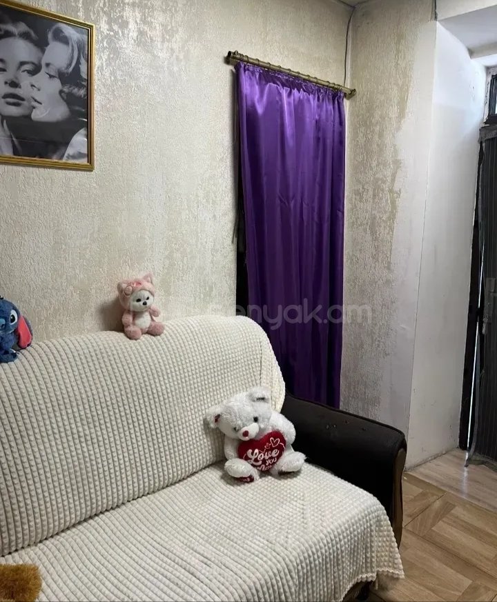 1 Սենյականոց Բնակարան Քարե Շենքում, 40քմ, 3/5 հարկ, Նորմալ Վիճակում, Կահավորված