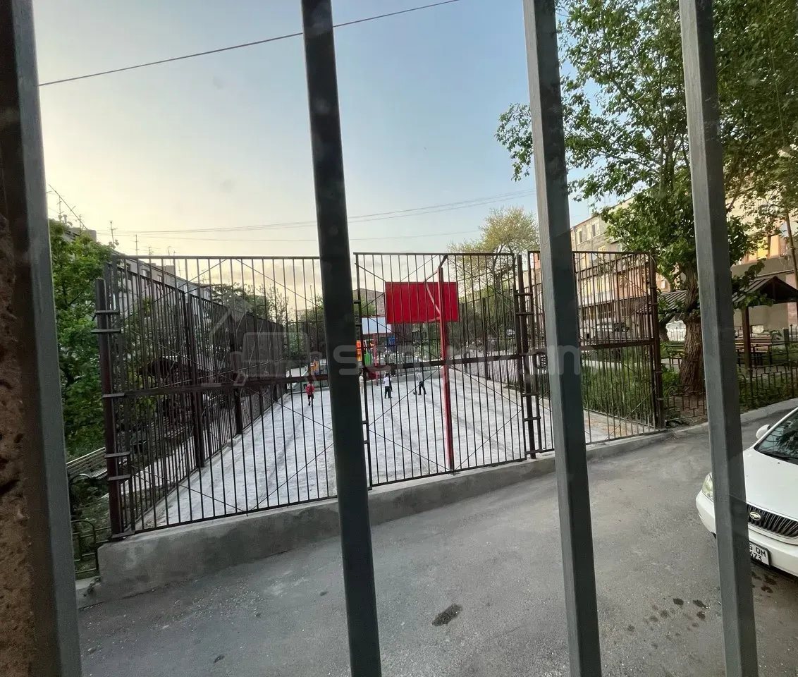2 Սենյականոց Բնակարան Քարե Շենքում, 57քմ, 4/4 հարկ, Կապիտալ Վերանորոգված