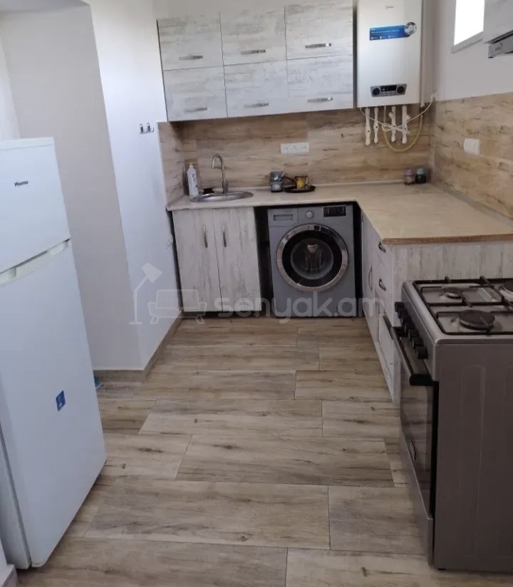 2 Սենյականոց Բնակարան Քարե Շենքում, 56քմ, 3/5 հարկ, Կապիտալ Վերանորոգված, Կահավորված