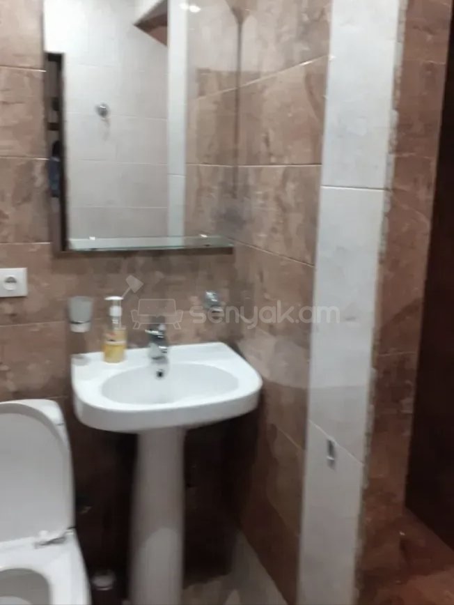 2 Սենյականոց Բնակարան Քարե Շենքում, 56քմ, 3/5 հարկ, Կապիտալ Վերանորոգված, Կահավորված