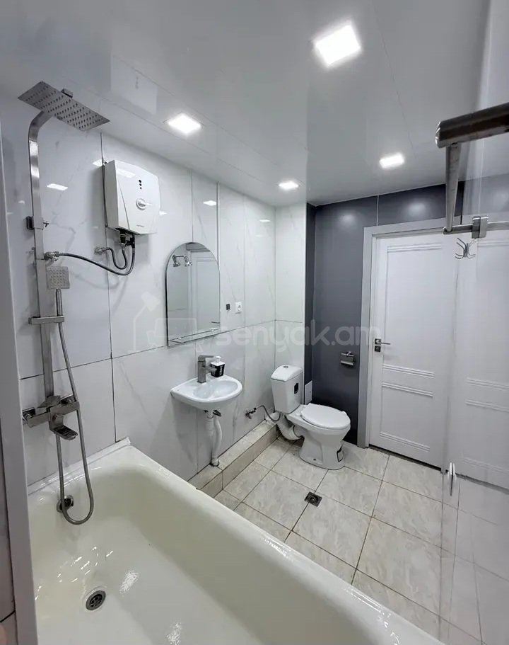 2 Սենյականոց Բնակարան Քարե Շենքում, 45քմ, 9/9 հարկ, Կապիտալ Վերանորոգված, Կահավորված