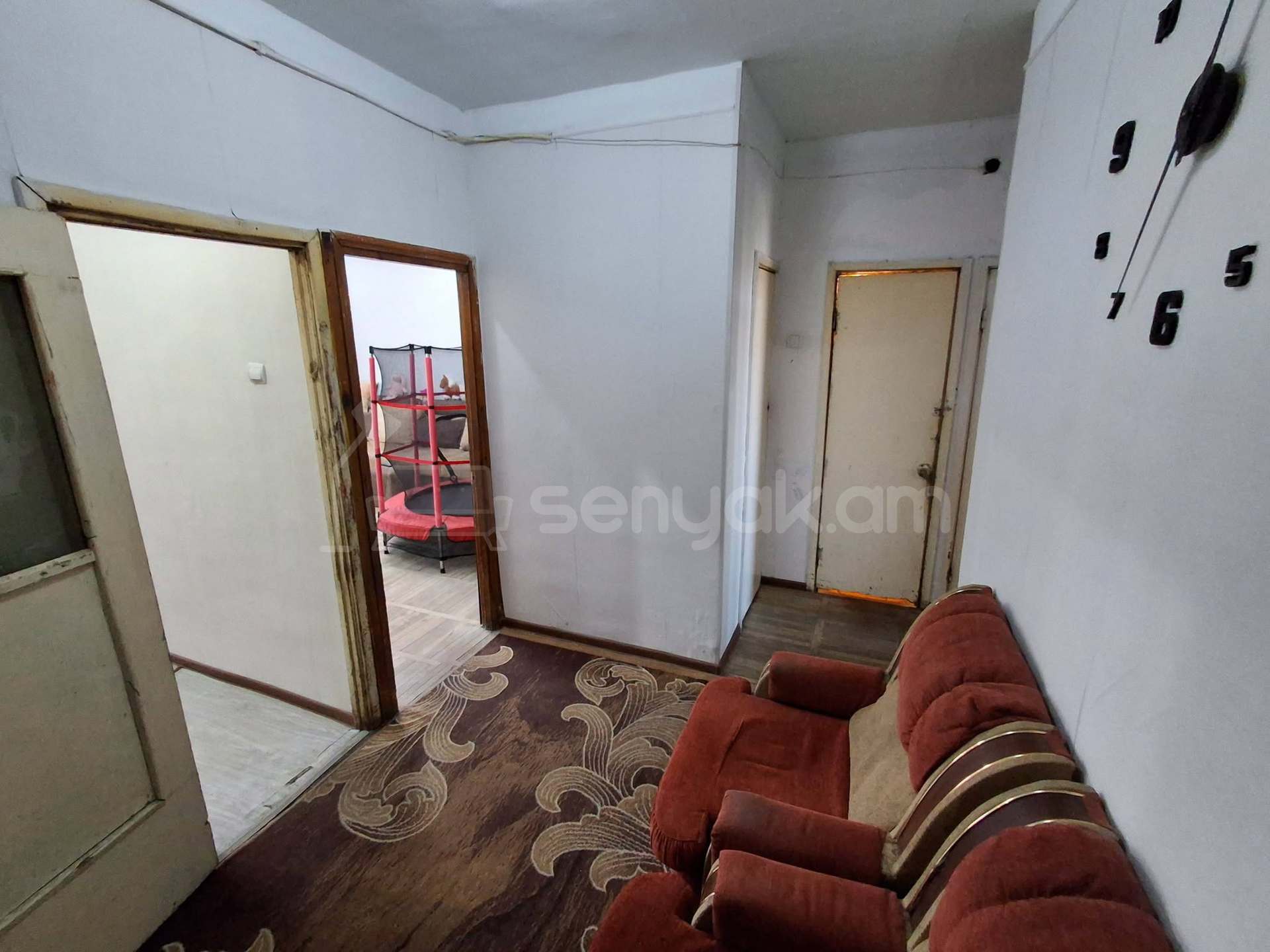 4 Սենյականոց Բնակարան Քարե Շենքում, 98քմ, 5/5 հարկ, Նորմալ Վիճակում