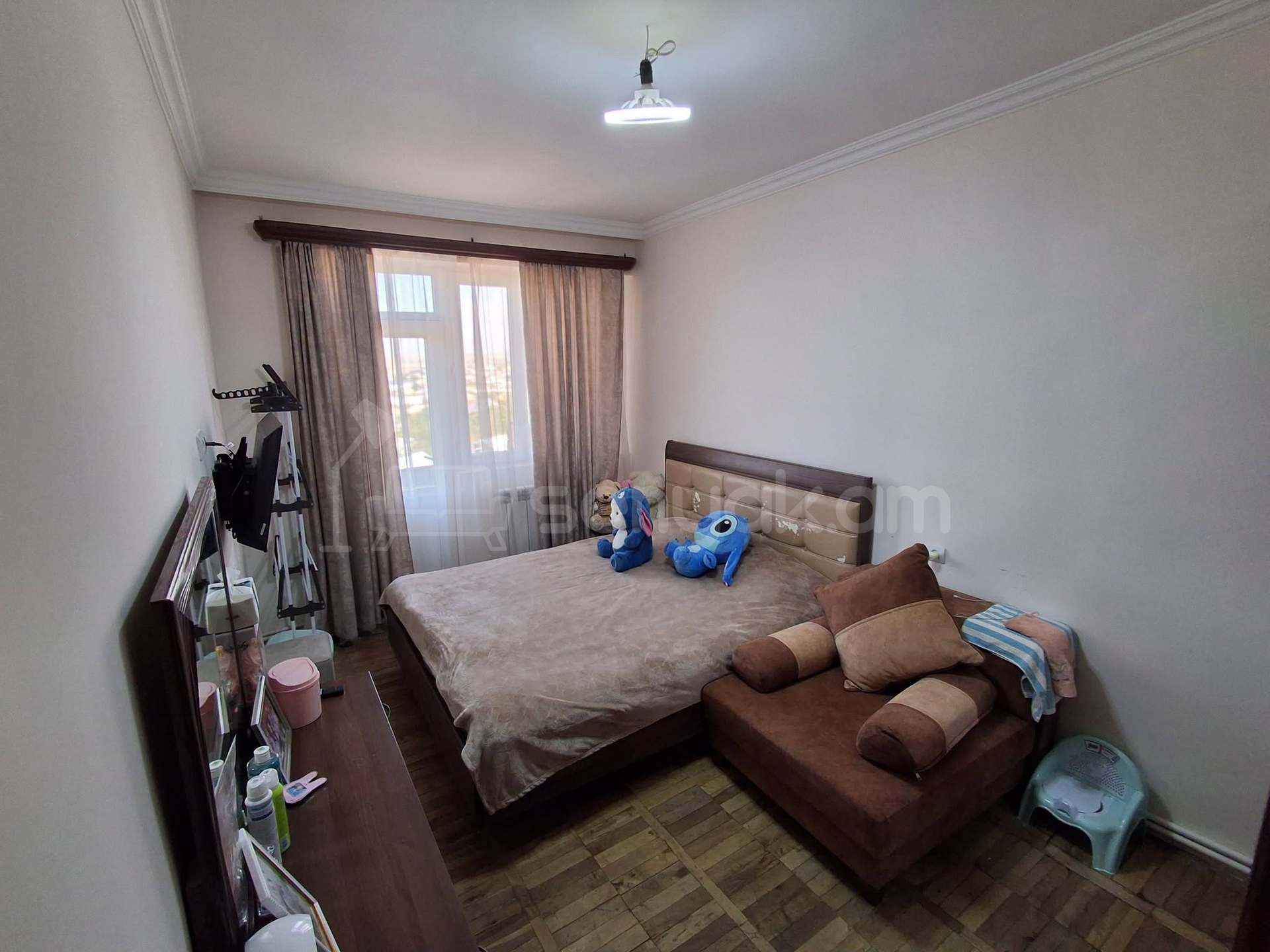 4 Սենյականոց Բնակարան Քարե Շենքում, 98քմ, 5/5 հարկ, Նորմալ Վիճակում