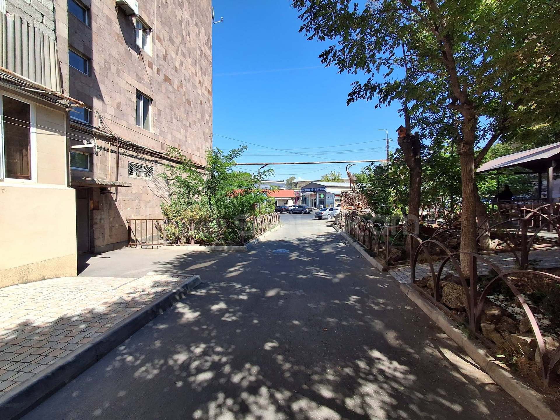 4 Սենյականոց Բնակարան Քարե Շենքում, 98քմ, 5/5 հարկ, Նորմալ Վիճակում