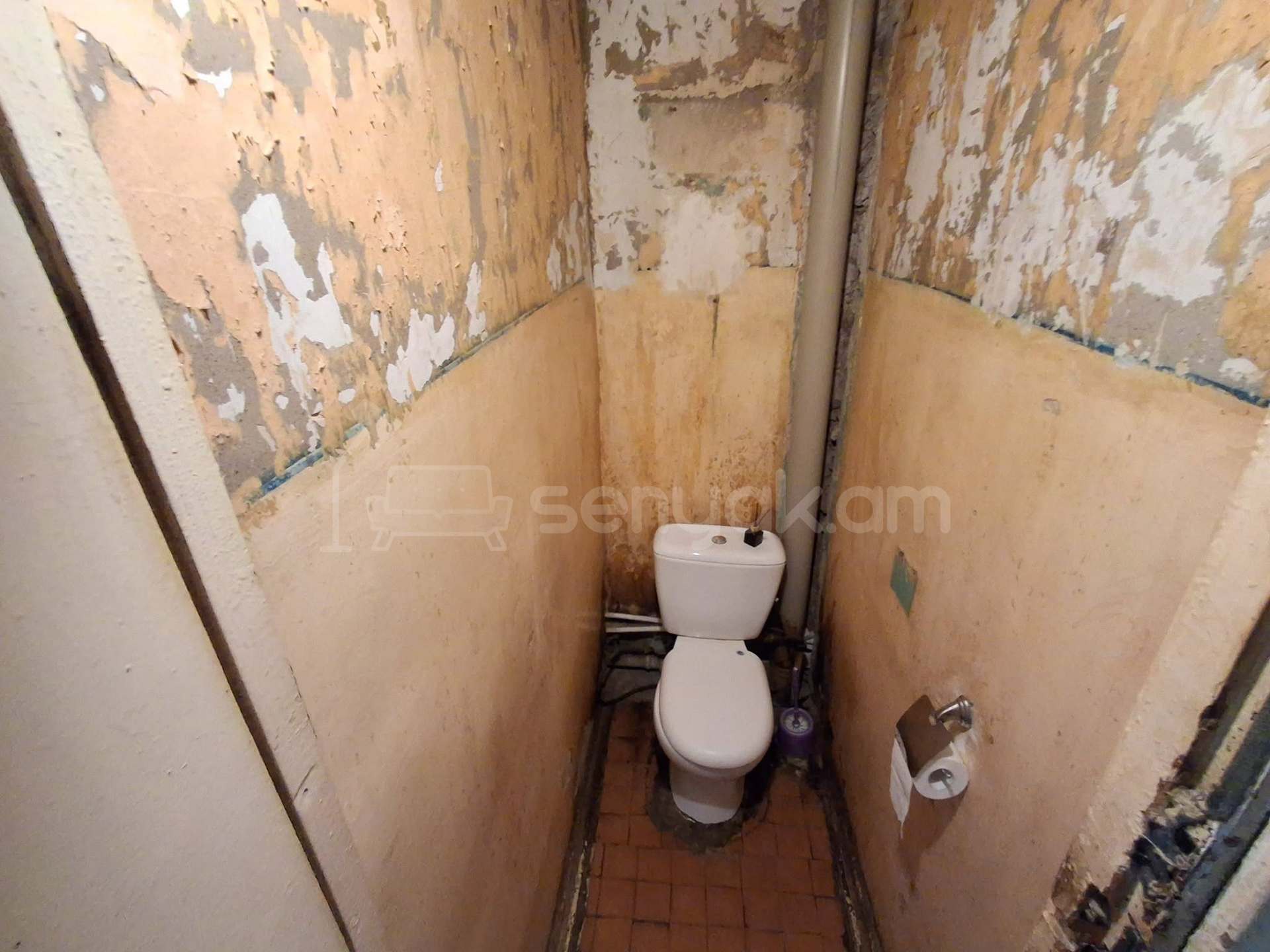 4 Սենյականոց Բնակարան Քարե Շենքում, 98քմ, 5/5 հարկ, Նորմալ Վիճակում