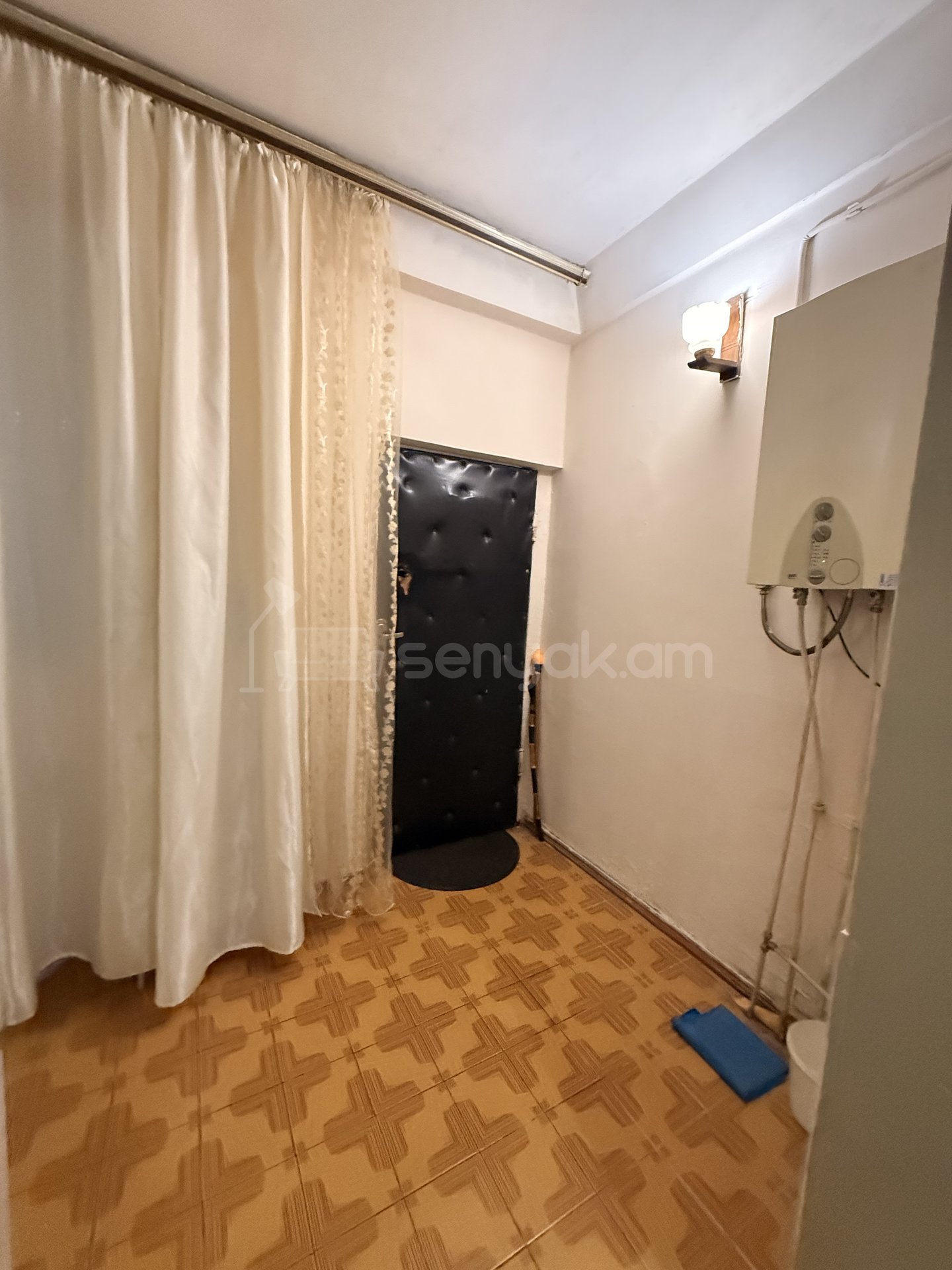 4 Սենյականոց Բնակարան, 105քմ, 1/9 հարկ, Կոսմետիկ Վերանորոգված, Կահավորված