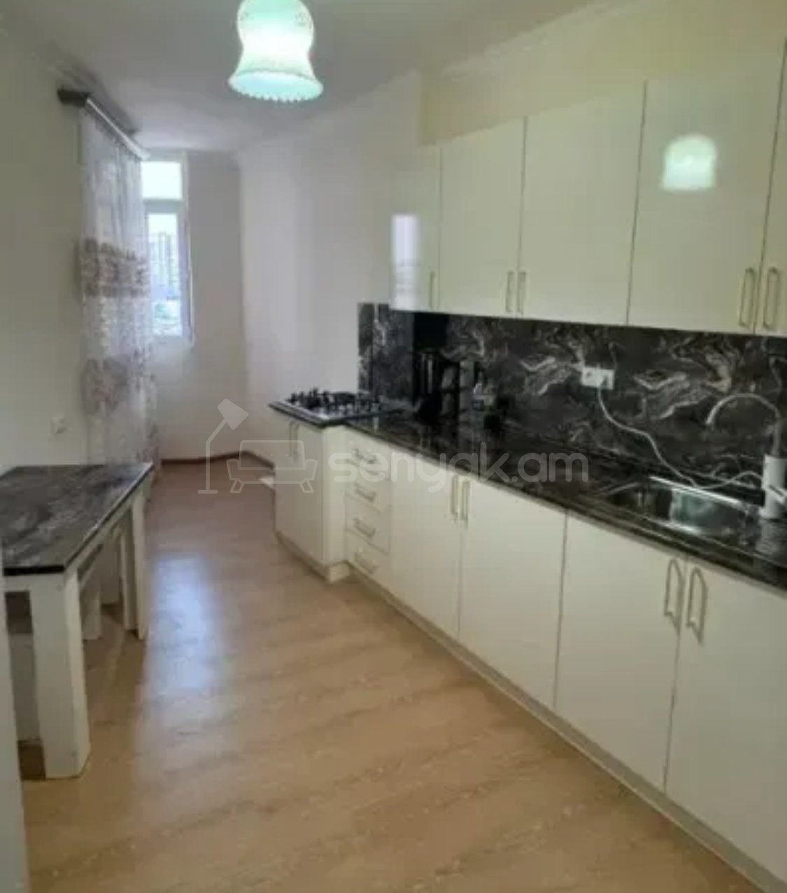 3 Սենյականոց Բնակարան, 95քմ, 13/16 հարկ, Նորմալ Վիճակում
