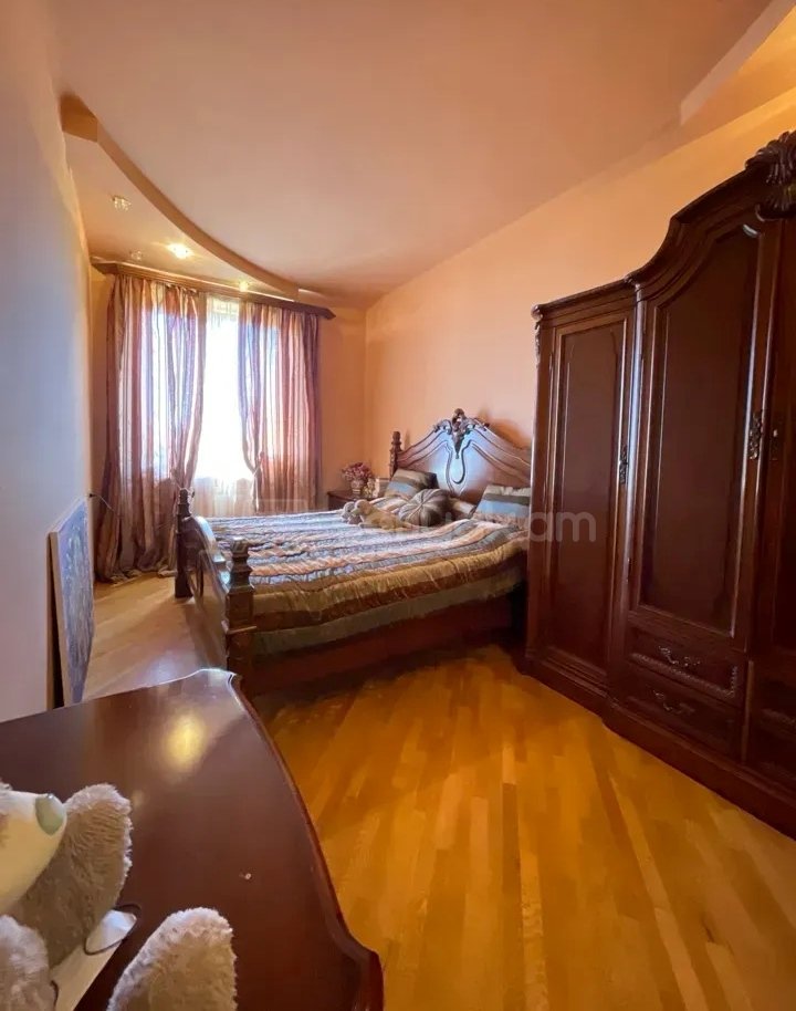 2 Սենյականոց Բնակարան Քարե Շենքում, 68քմ, 5/5 հարկ, Կապիտալ Վերանորոգված