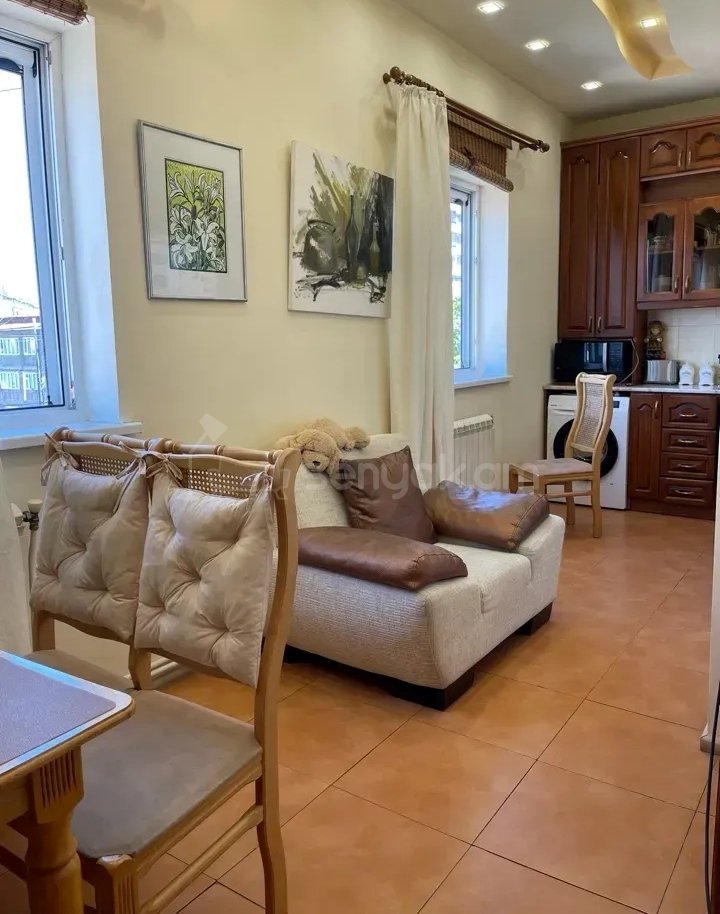 2 Սենյականոց Բնակարան Քարե Շենքում, 68քմ, 5/5 հարկ, Կապիտալ Վերանորոգված