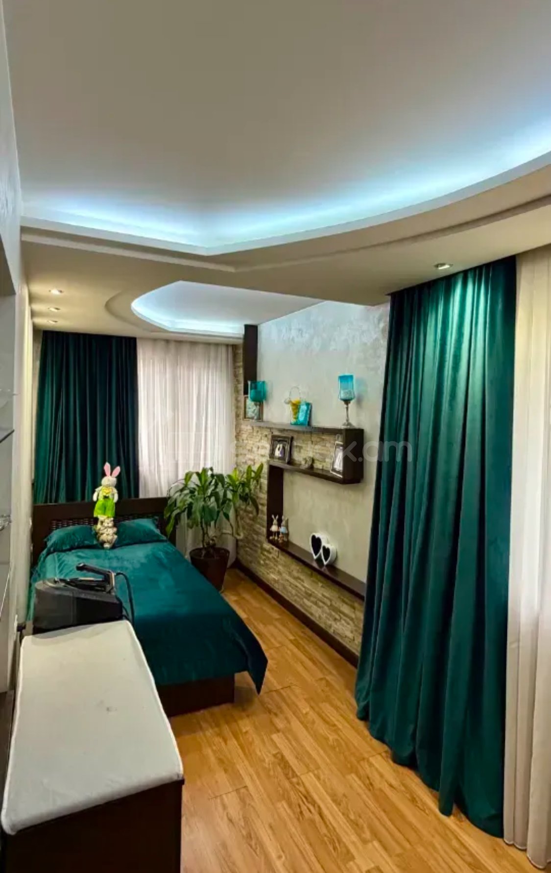 3 Սենյականոց Բնակարան Քարե Շենքում, 74քմ, 3/5 հարկ, Դիզայներական Վերանորոգված