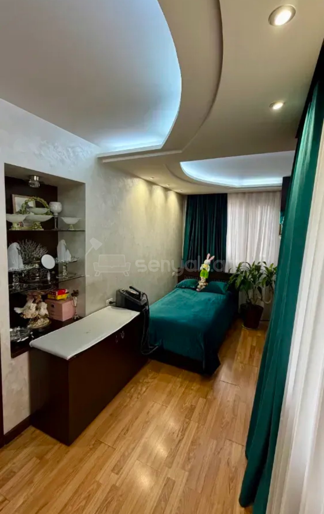 3 Սենյականոց Բնակարան Քարե Շենքում, 74քմ, 3/5 հարկ, Դիզայներական Վերանորոգված