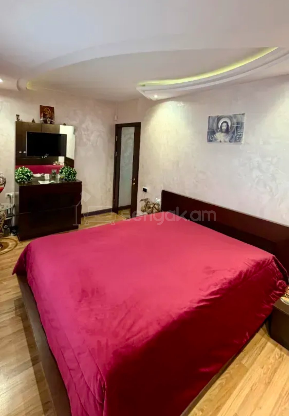 3 Սենյականոց Բնակարան Քարե Շենքում, 74քմ, 3/5 հարկ, Դիզայներական Վերանորոգված