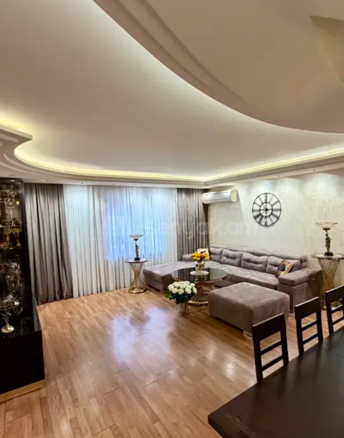 3 Սենյականոց Բնակարան Քարե Շենքում, 74քմ, 3/5 հարկ, Դիզայներական Վերանորոգված