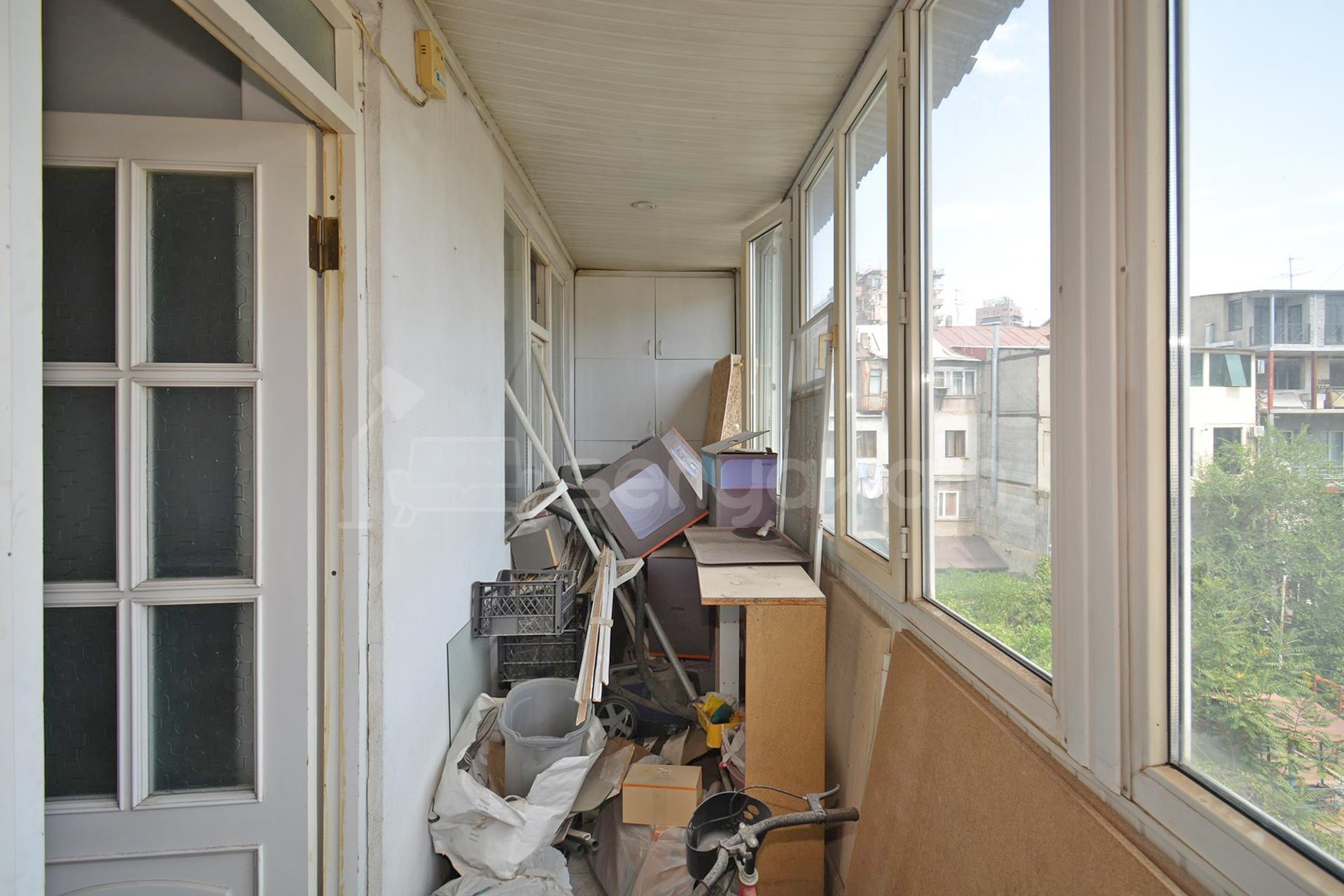 3 Սենյականոց Բնակարան Քարե Շենքում, 80քմ, 4/4 հարկ, Նորմալ Վիճակում