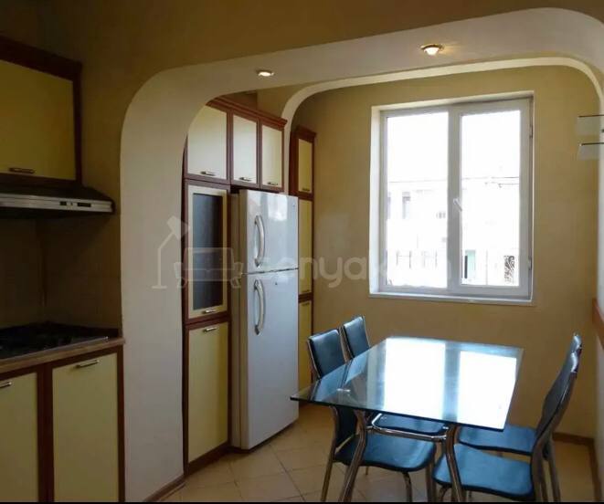 3 Սենյականոց Բնակարան Քարե Շենքում, 65քմ, 5/5 հարկ, Կոսմետիկ Վերանորոգված, Կահավորված