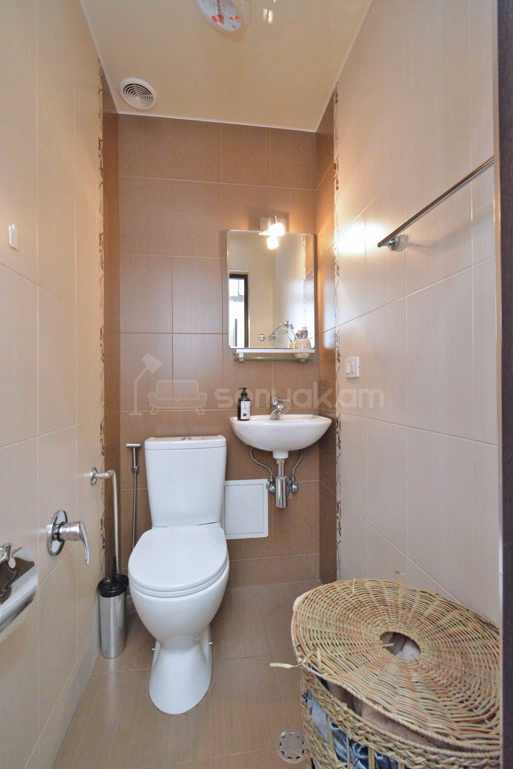 4 Սենյականոց Բնակարան Քարե Շենքում, 83քմ, 4/4 հարկ, Դիզայներական Վերանորոգված