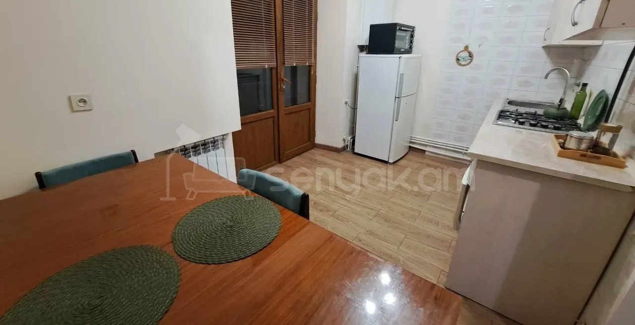 3 Սենյականոց Բնակարան Քարե Շենքում, 74քմ, 2/6 հարկ, Կապիտալ Վերանորոգված