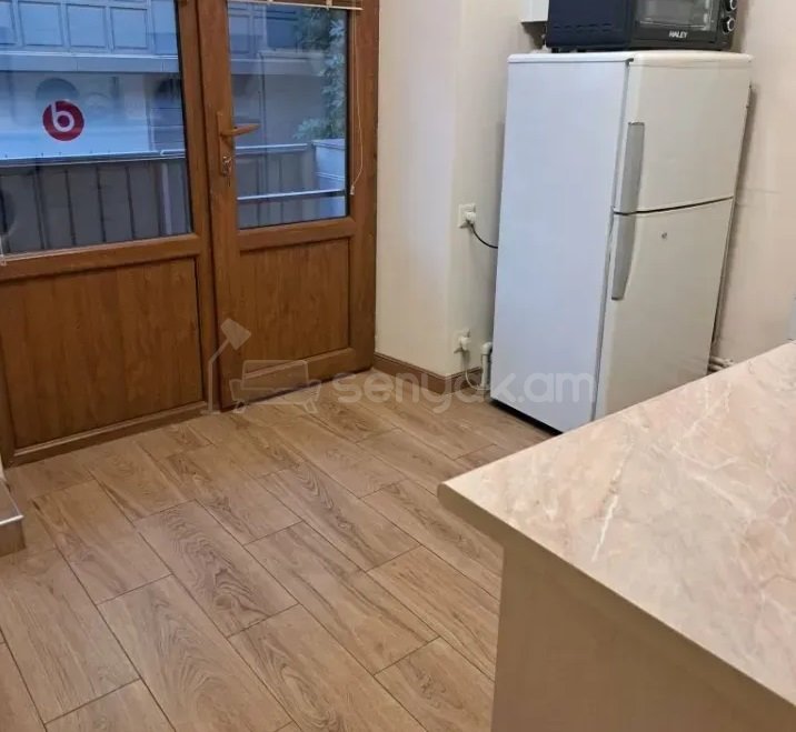 3 Սենյականոց Բնակարան Քարե Շենքում, 74քմ, 2/6 հարկ, Կապիտալ Վերանորոգված