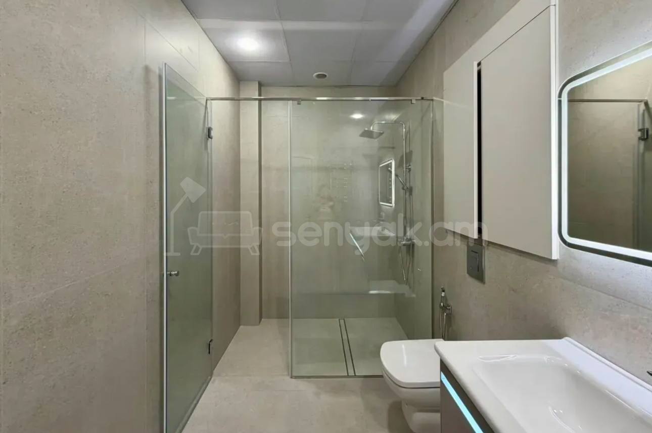 4 Սենյականոց Բնակարան Քարե Շենքում, 88քմ, 2/4 հարկ, Կապիտալ Վերանորոգված, Կահավորված