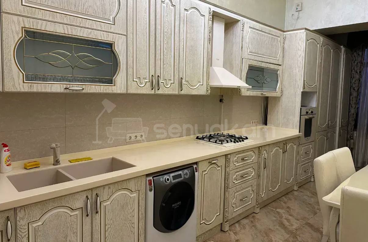2 Սենյականոց Բնակարան Քարե Շենքում, 90քմ, 3/5 հարկ, Կապիտալ Վերանորոգված, Կահավորված