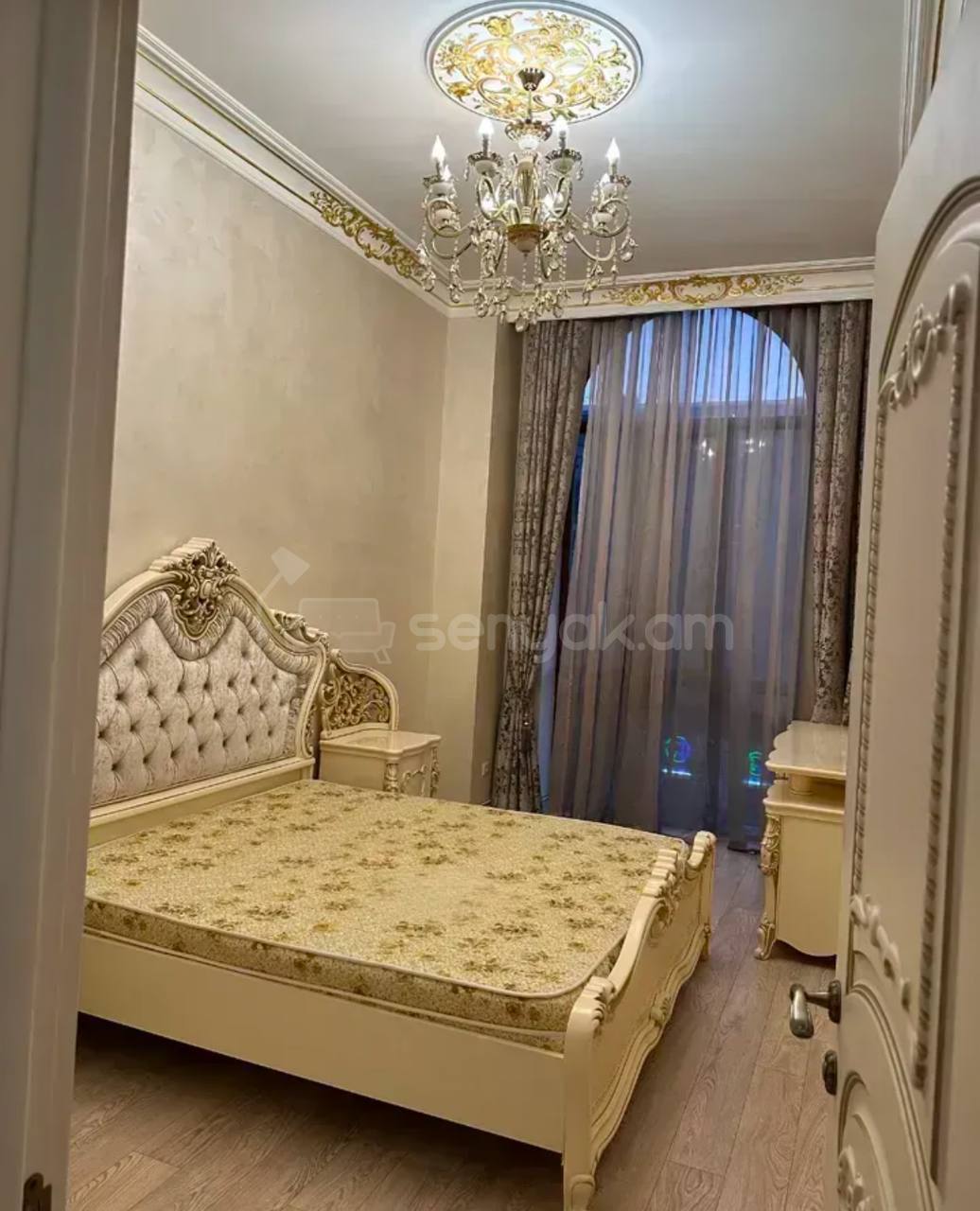 2 Սենյականոց Բնակարան Քարե Շենքում, 90քմ, 3/5 հարկ, Կապիտալ Վերանորոգված, Կահավորված