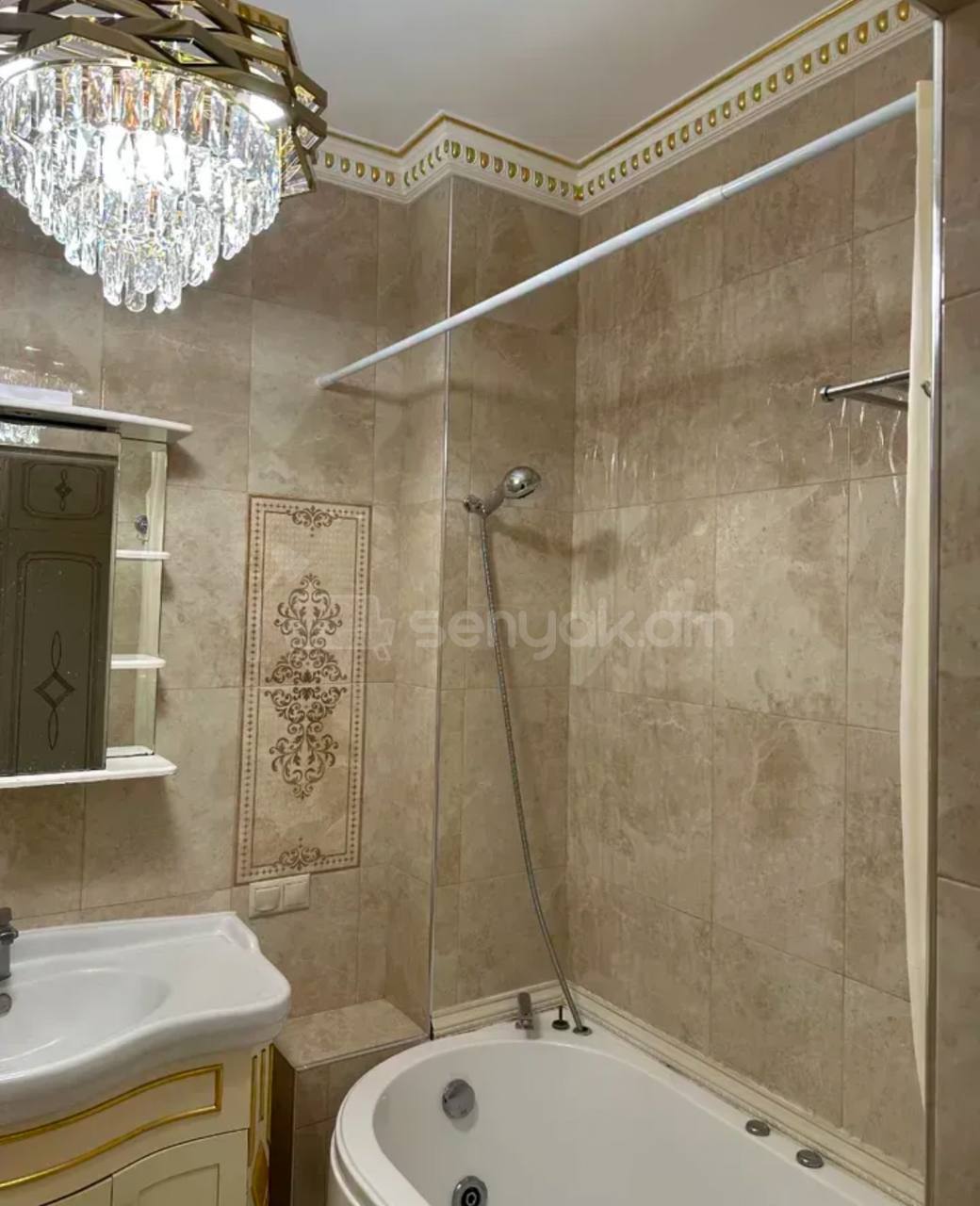 2 Սենյականոց Բնակարան Քարե Շենքում, 90քմ, 3/5 հարկ, Կապիտալ Վերանորոգված, Կահավորված